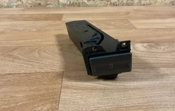 Ford Mondeo Mk III Cup holder 4S7113564A D1B1A 5122