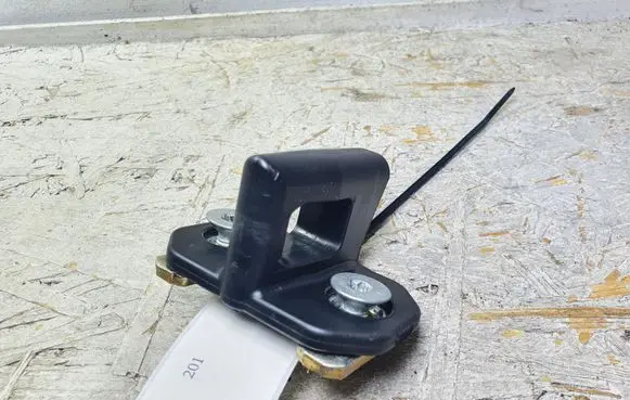 Mercedes-Benz CLS C219 Rear door lock loop/hook striker A2037200004