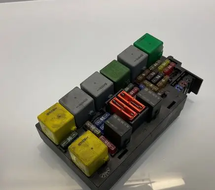 Mercedes-Benz ML W164 Fuse module A1645400672 13532289 5072426
