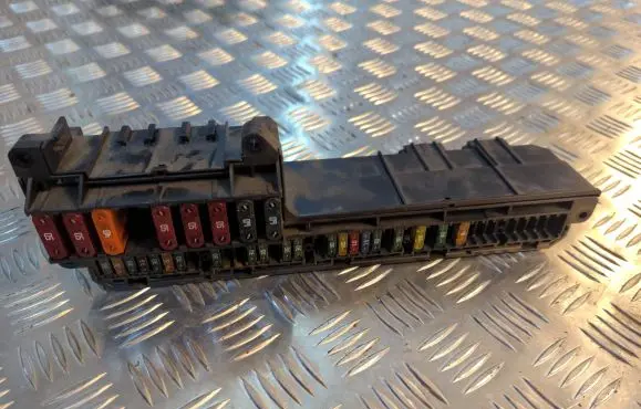 BMW 5 E60 E61 Fuse module 6932452