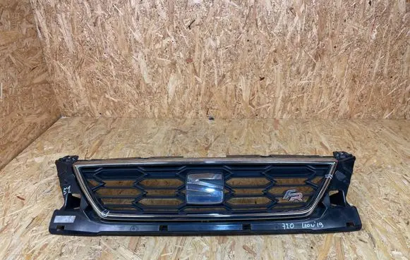 Seat Leon (5F) Front grill 5F0853654J