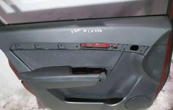 Chevrolet Captiva Front door card panel trim