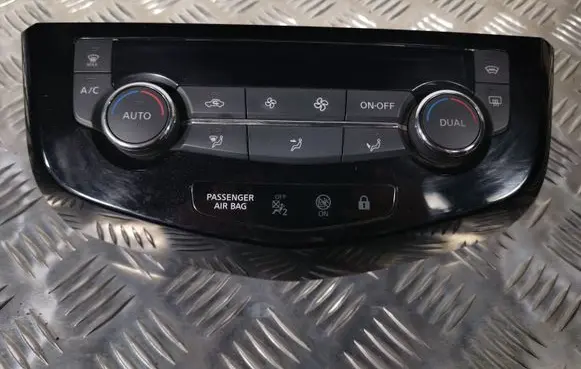Nissan Qashqai Climate control unit 275004EA1A
