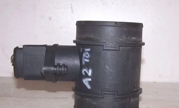 Audi A2 Mass air flow meter 8Z0906461 0281002610