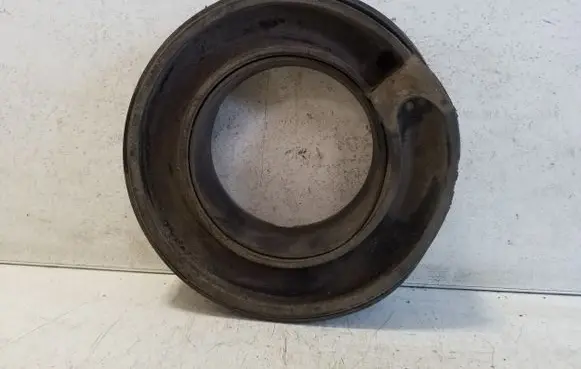 Volkswagen Touareg II Front coil spring rubber mount 7P0411169A