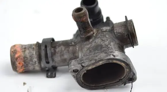 Volkswagen Golf V Engine coolant pipe/hose 03812133A