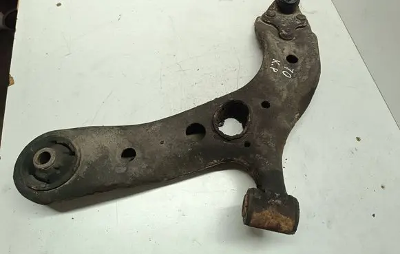 Toyota RAV 4 (XA40) Front lower control arm/wishbone 