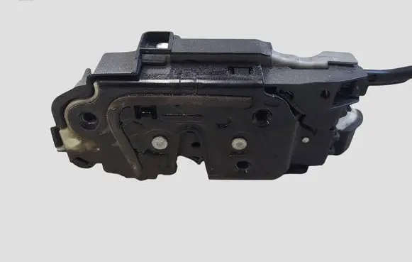 Skoda Octavia Mk3 (5E) Rear door lock 06D5E0839016