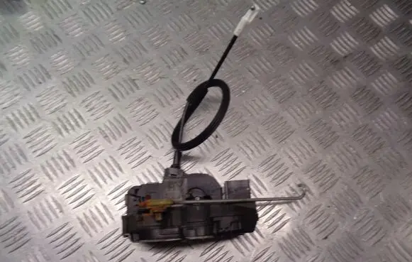 Opel Insignia A Front door lock 13503161