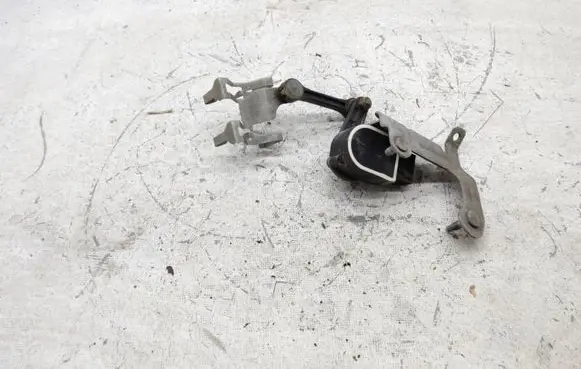 Mercedes-Benz C W205 Headlight level adjustment motor A0009053704