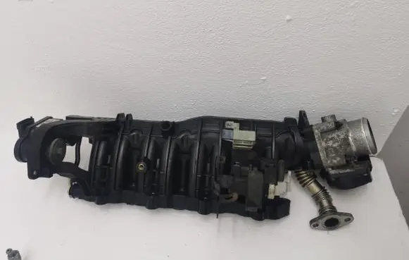 KIA Carens IV Intake manifold