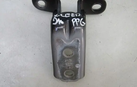 KIA Xceed Front door upper hinge 21R