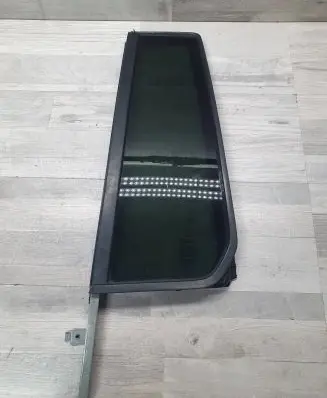 Land Rover Discovery 4 - LR4 Rear side window 43R001681 E000211 AS3333DOT247