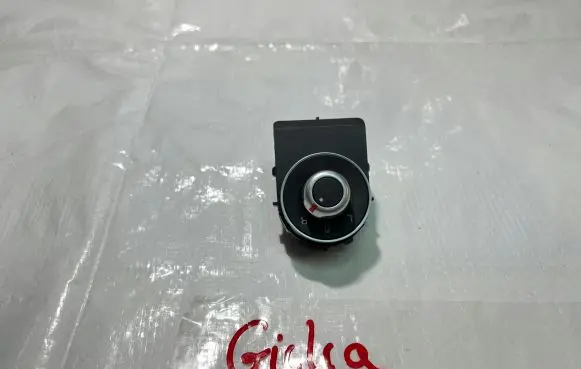 Alfa Romeo Giulia Wing mirror switch