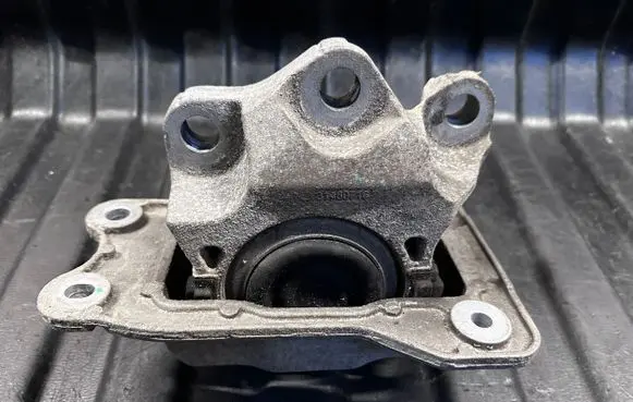 Volvo S90, V90 Engine mount bracket AD705 31460716