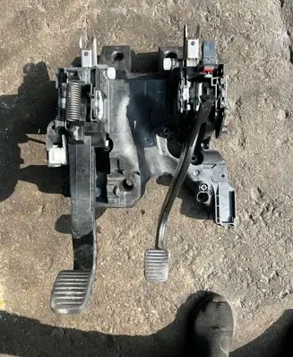 Opel Meriva B Clutch pedal 14362473