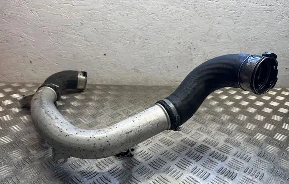 Volvo XC90 Intercooler hose/pipe 31657751