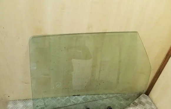 Peugeot 308 Rear door window glass