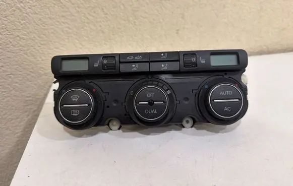 Volkswagen PASSAT B6 Climate control unit