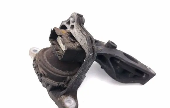 Opel Vivaro Engine mount bracket 112101360R