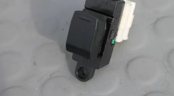 Suzuki Vitara (LY) Quarter vent window switch PRZYCISKPPVITARA