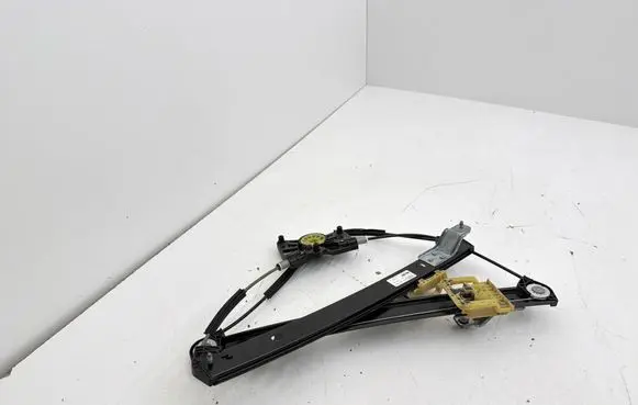 Audi Q2 - Front door window regulator with motor 81A837461 4BWA002 27052019