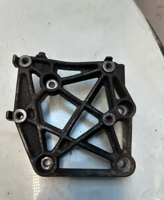 Renault Espace IV Engine mounting bracket
