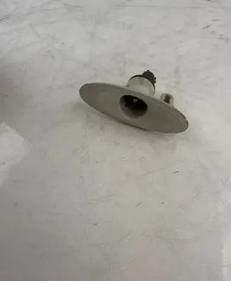 Front fender indicator light