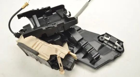 Volvo XC60 Rear door lock 32131413
