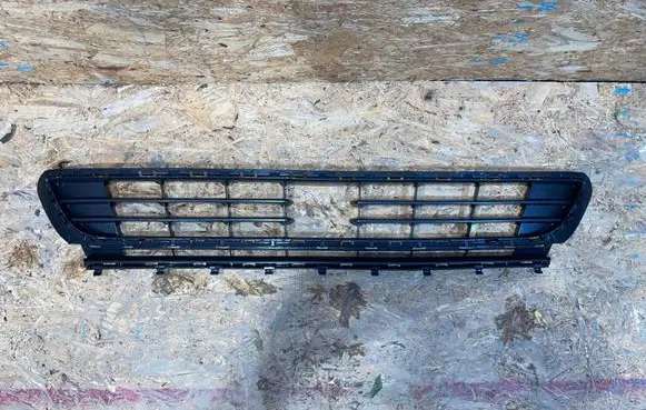 Volkswagen Golf VII Front bumper lower grill 5G0853677B S2510A075-M