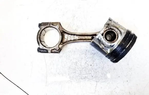 Toyota Avensis T250 Piston with connecting rod