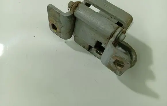 Audi A4 S4 B5 8D Rear door lower hinge 4A0833411A