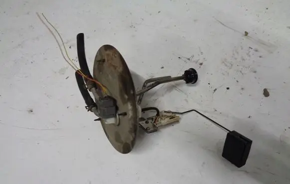 Mazda 5 Fuel level sensor POMPAPYWAK