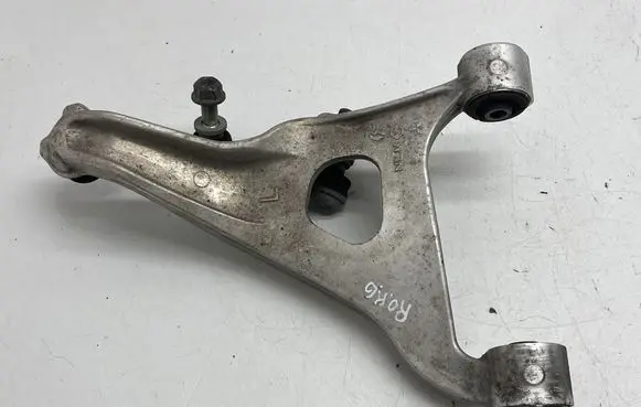 Nissan Rogue Rear upper control arm/wishbone 