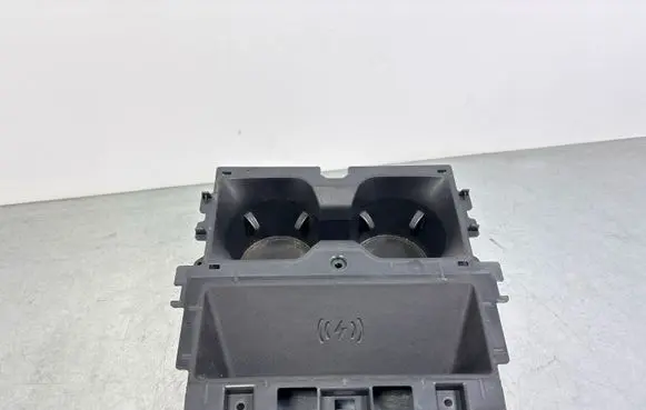 Land Rover Defender Cup holder front S8B2048196A S8B2045A66B