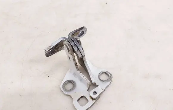 Tesla Model 3 Front door lower hinge A046571