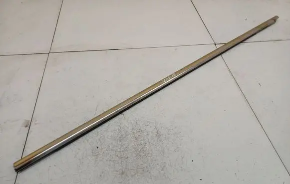 Nissan Qashqai Front door glass trim molding 3C4837475