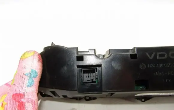 Mercedes-Benz E W211 Climate control unit 2118300385