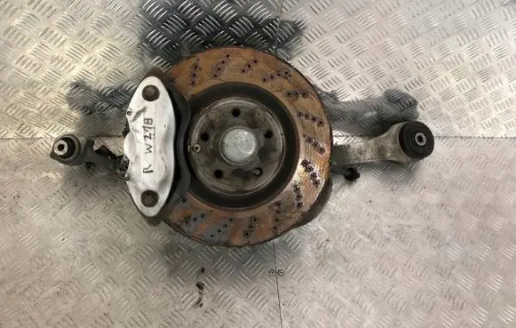 Mercedes-Benz CLS C218 X218 Front wheel hub spindle knuckle CLSW218ZAWIESZENIE