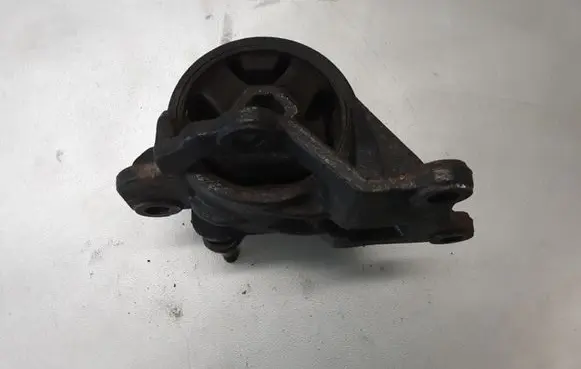 Hyundai Santa Fe Engine mount bracket 218322B200