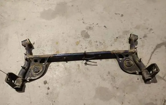 Nissan Note (E11) Rear subframe 