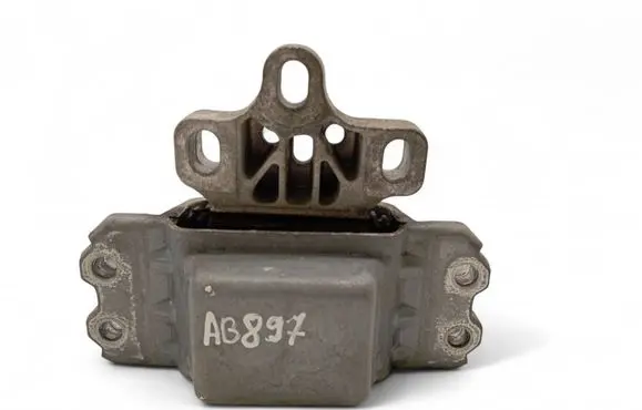 Volkswagen PASSAT B7 Engine mount bracket 3318200