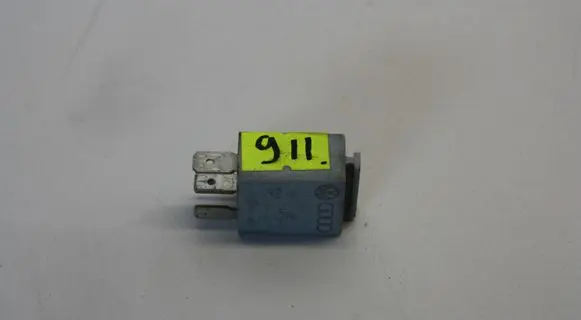 Volkswagen PASSAT B6 Other relay 1K0951253