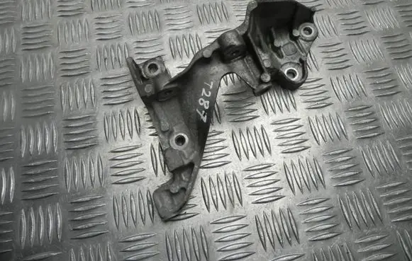 Engine mounting bracket
