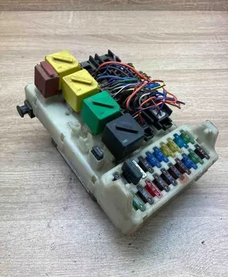 Ford Mondeo MK II Fuse module 98BG14K150AD 93BG14A073EF