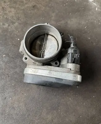 Volkswagen Touareg I Throttle valve 022133062AD