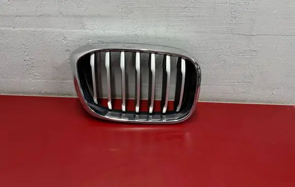 BMW X3 G01 Front bumper upper radiator grill 7469436