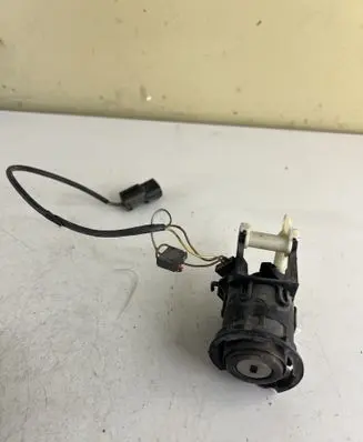Mitsubishi Carisma Tailgate exterior lock 