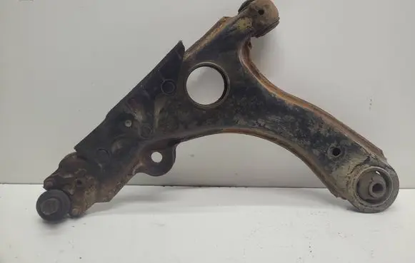 Volkswagen PASSAT B4 Front lower control arm/wishbone 357407157