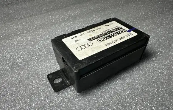 Audi A3 S3 8P Alarm control unit/module 4D0951173D